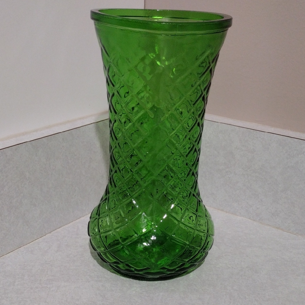 Hoosier Elegant Green Glass Vase